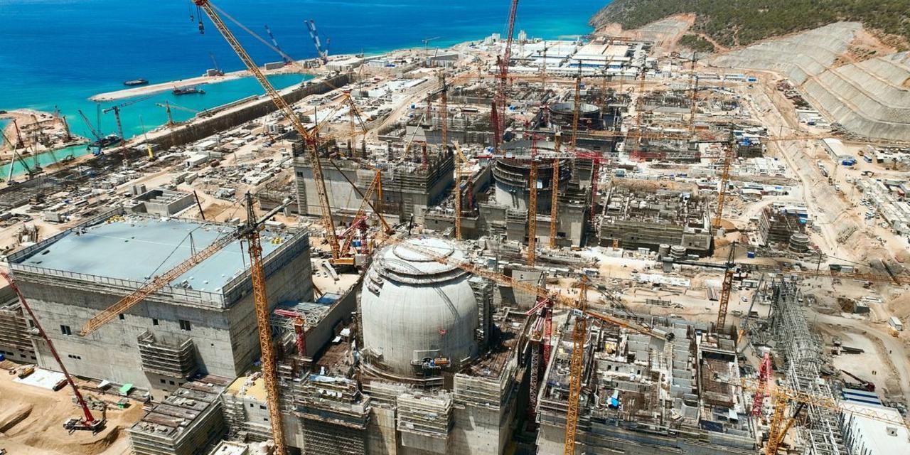 Se strâng rândurile pe frontul de est. Rusia îi oferă Turciei 9 miliarde de dolari pentru ridicarea primei sale centrale nucleare