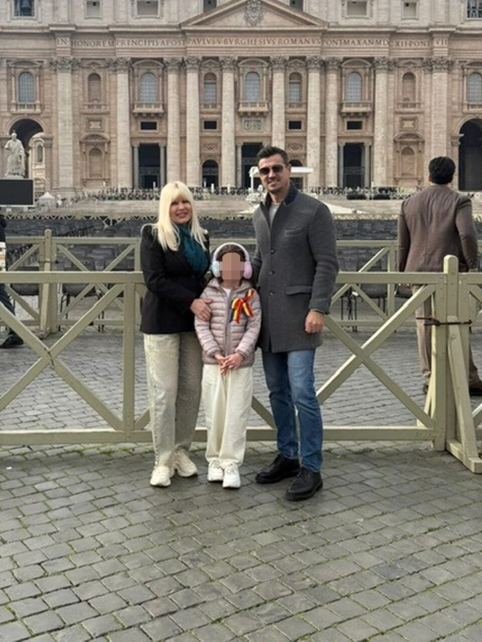 Elena Udrea petrece Ziua Națională departe de România. Fostul ministru se află la Roma alături de partenerul și fetița sa
