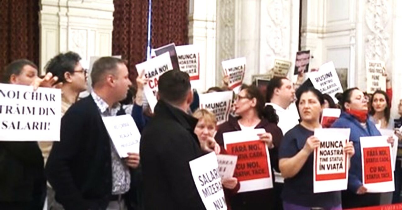 Protest spontan în Parlament înainte ca Bolojan să-și asume răspunderea pe legea pensiilor magistraților
