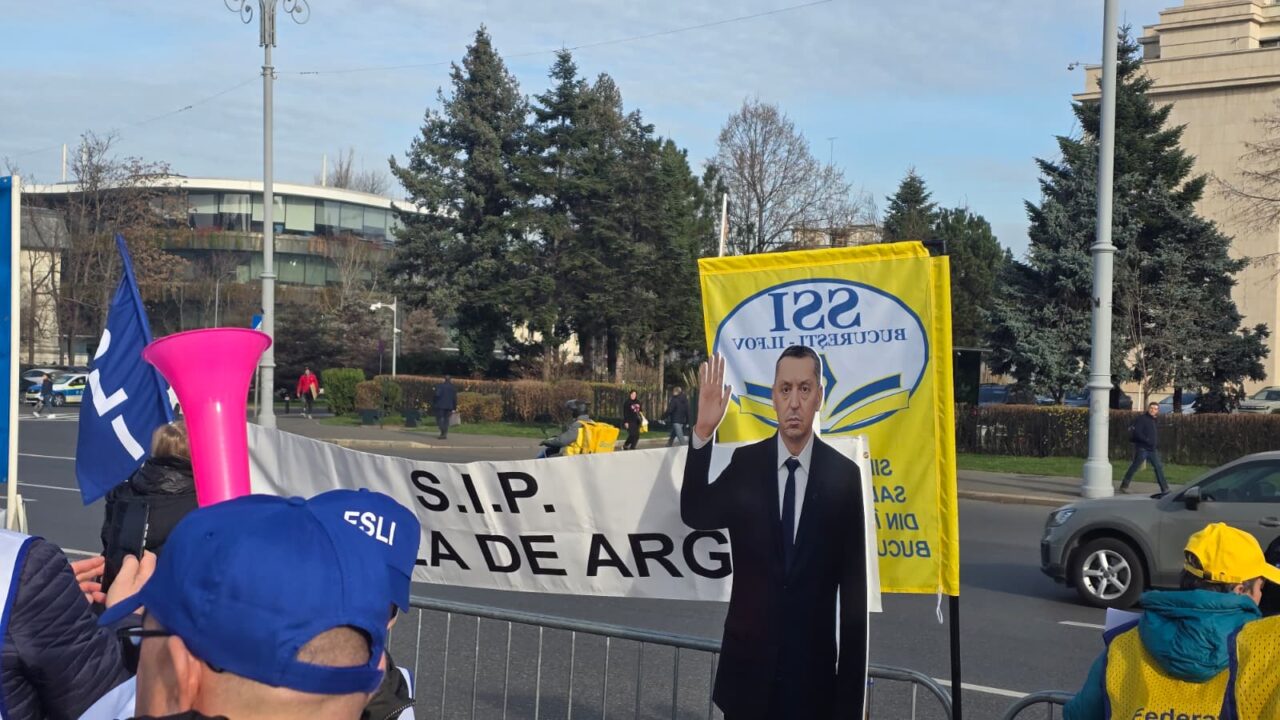 Profesorii „strigă” catalogul în fața Guvernului României și cer demisia lui Daniel David: „Afirmațiile ministrului sunt un atac la democrație”