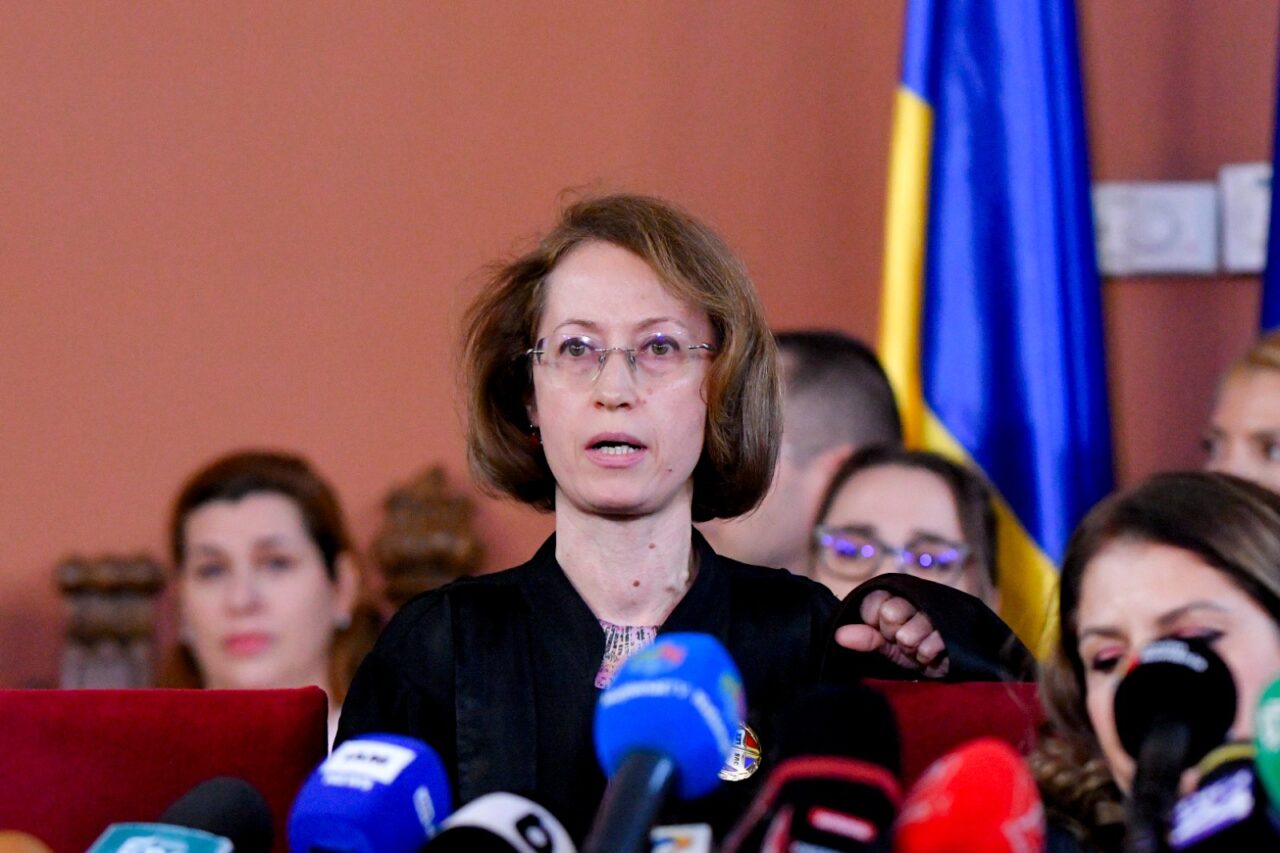 Judecătoarea Raluca Moroșanu, „eroina” și protestatara de la Curtea de Apel, este singurul magistrat al instanței din totalul de 243 care a votat „pentru” legea lui Bolojan pe pensiile magistraților