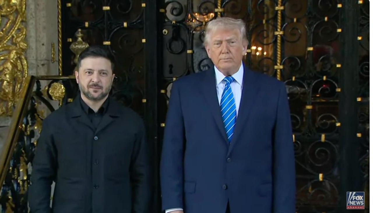 Întâlnirea decisivă Trump-Zelenski, pe încetarea războiului, a început în Florida. Liderul de la Kiev renunță la Donbas în schimbul armistițiului?