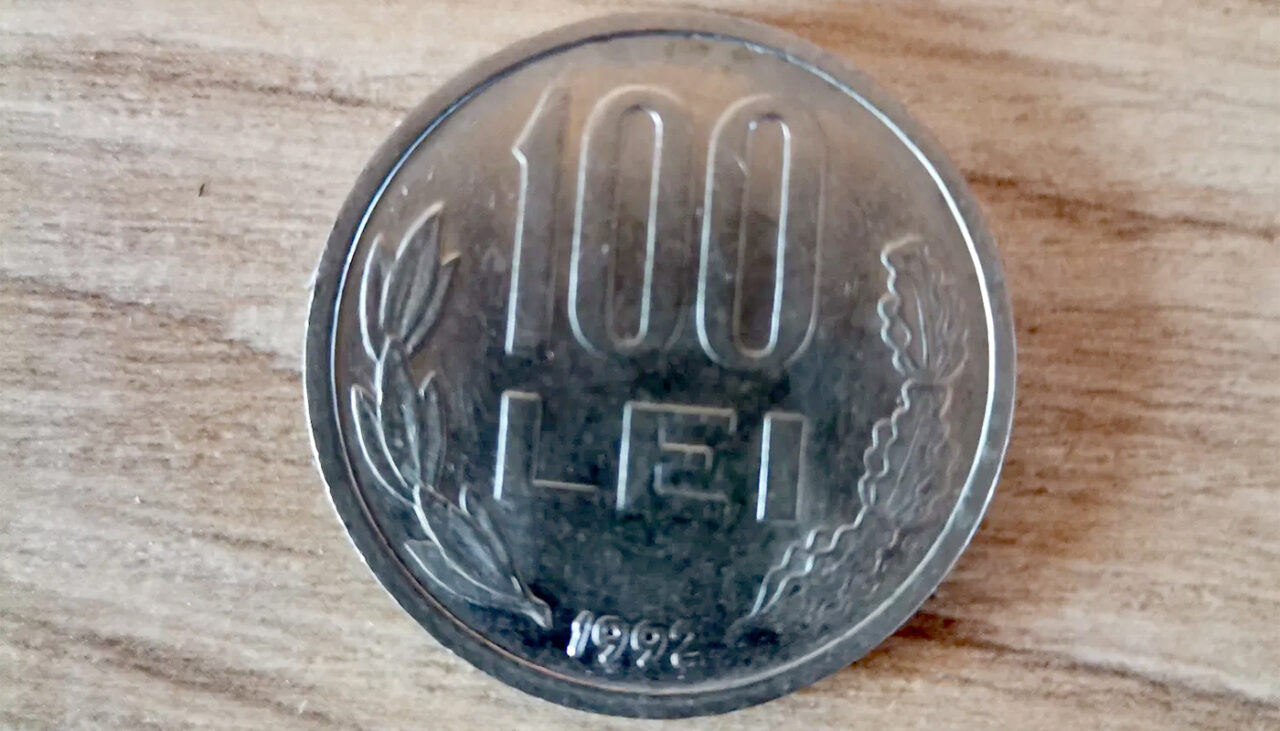 Mai știi celebra monedă de 100 lei din anii ’90? Suma uriașă cu care se vinde acum, în 2026