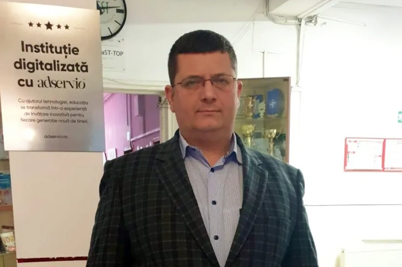 Începe procesul directorului unui colegiu de elită din Iași acuzat că lua bani de la părinți ca să accepte transferul de elevi aduși de la licee slabe