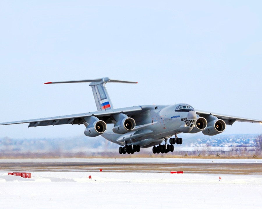 Avioane rusești folosite ca „pod aerian” pentru salvarea regimului de la Teheran. Iranul își trimite aurul și armele în Rusia