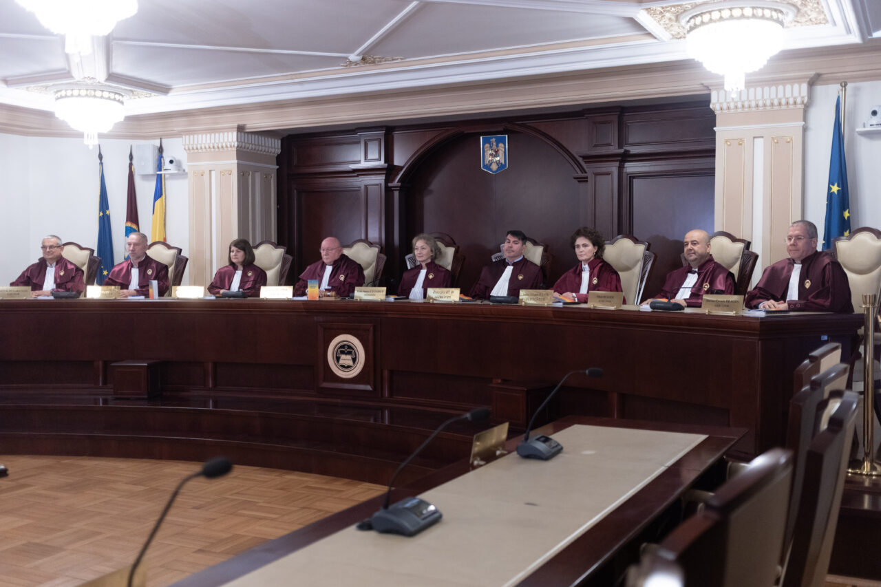 Curtea de Apel București judecă suspendarea judecătorilor Dacian Dragoș și Mihai Busuioc din CCR fix în ziua deciziei CCR pe controversata reformă a pensiilor magistraților