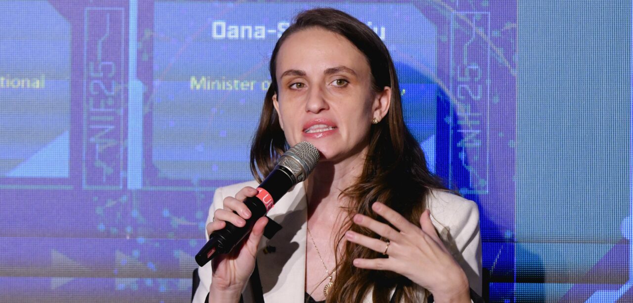 Oana Țoiu neagă că i-a adresat un mesaj lui Donald Trump: „Nu este o replică direct dată lui Trump e o clarificare necesară”