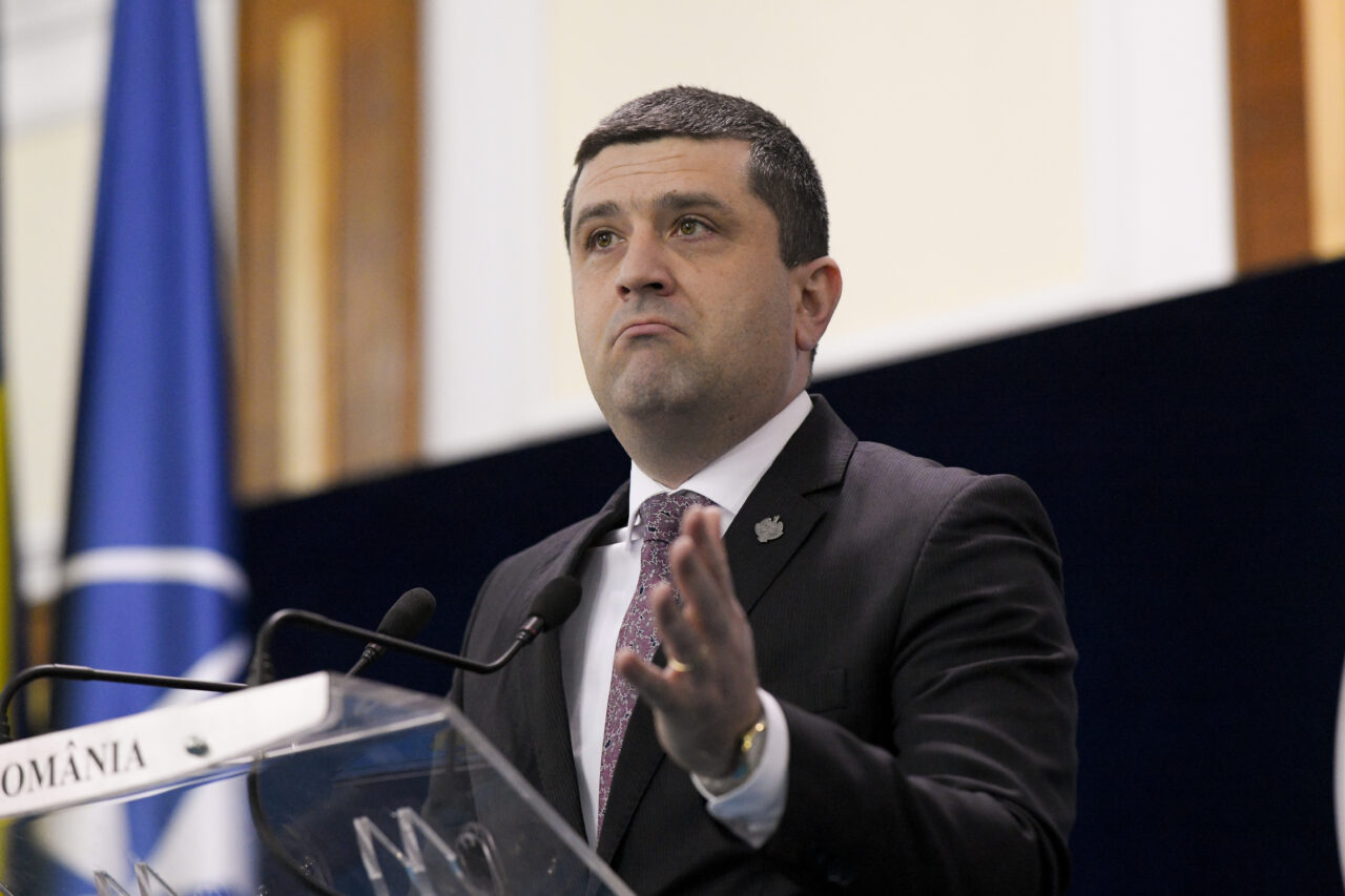 Radu Miruță recunoaște că habar nu are legislația privind stagiul militar obligatoriu: „Nu știu dacă se aplică, dar o să verific”