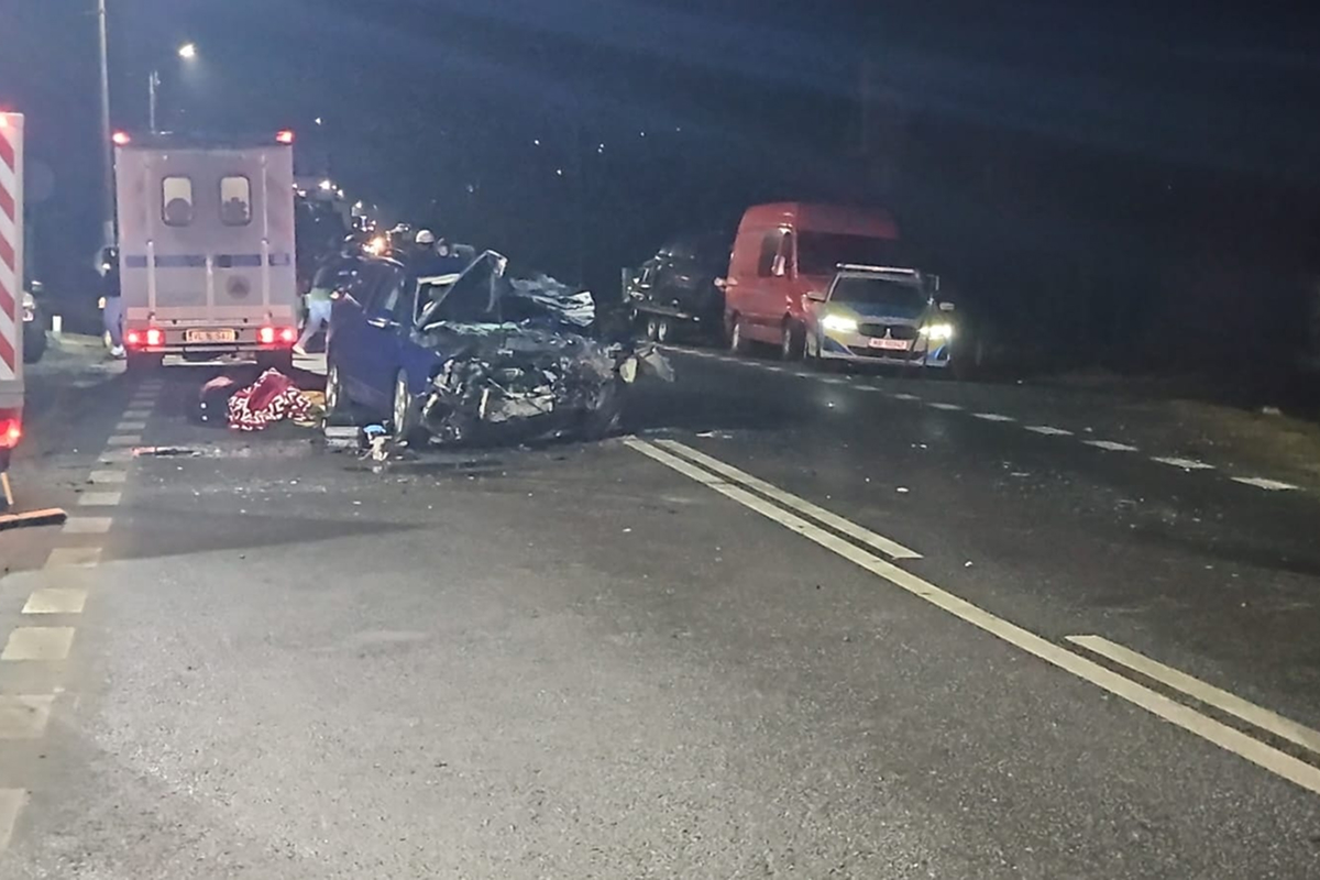 Accident grav pe DN 7 pe Valea Oltului soldat cu atru victime, după ce un TIR și un autoturism s-au ciocnit violent. Trafic îngreunat în zona Seaca