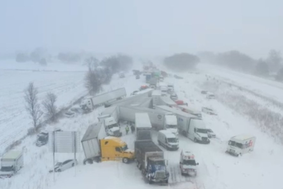 Accident șocant în SUA, din cauza unei furtuni de zăpadă. Peste 100 de autovehicule, implicate într-un carambol pe o autostradă din Michigan