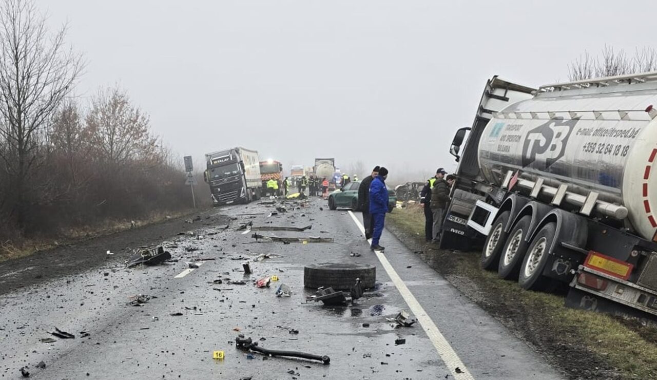 Sașe oameni au murit în urma unui accident deosebit de grav produs pe drumul european E70