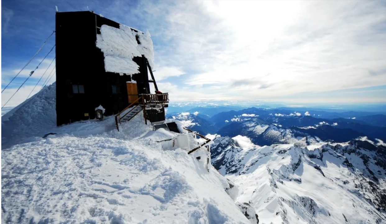 Margherita, cea mai izolată cabană din Europa. În ce condiții te poți căsători în acest loc paradisiac