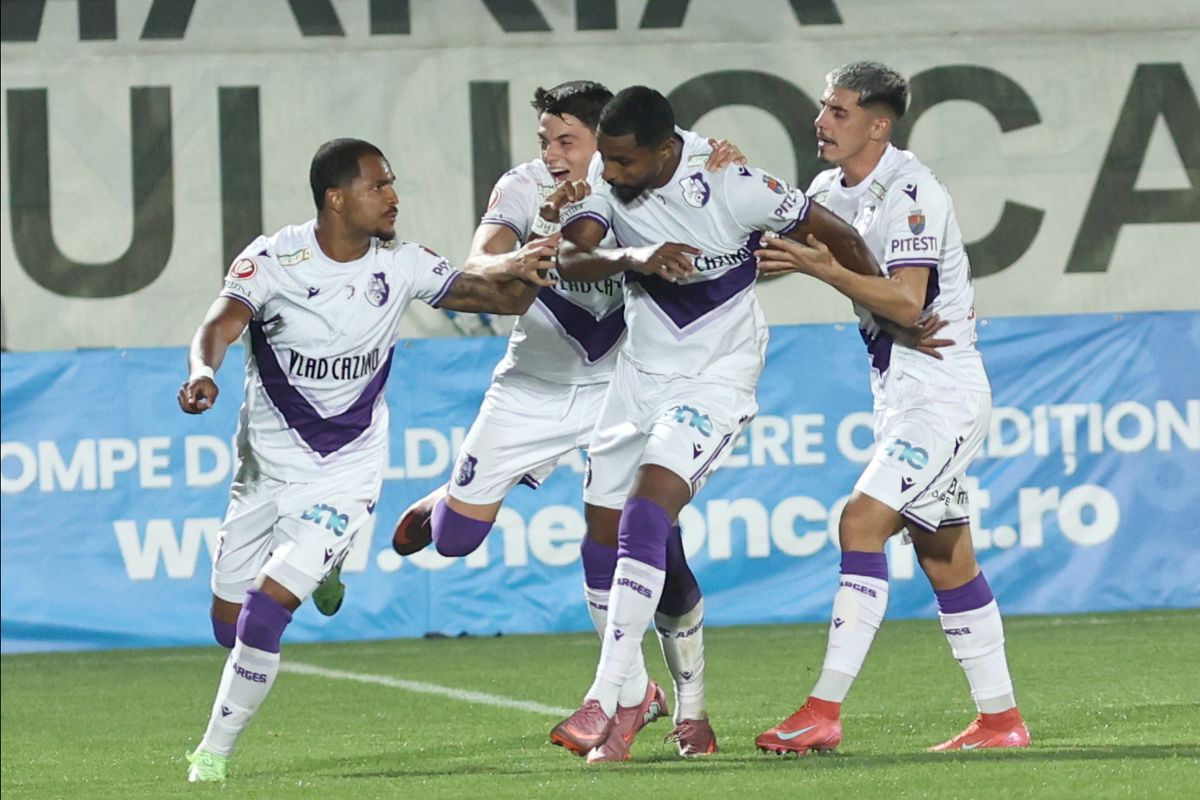 O echipă din Superliga a făcut un profit uriaș de pe urma unui TRANSFER. „A încasat la semnătură cât câștiga într-un an”