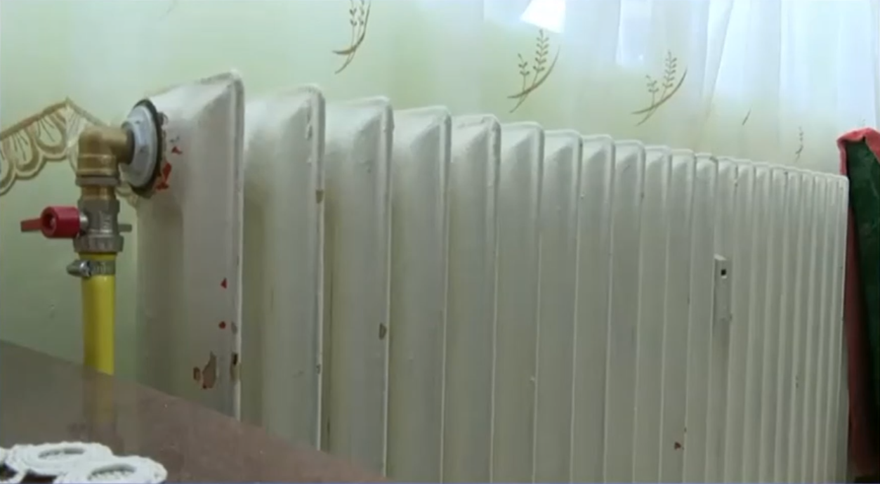 Calorifere aproape reci, dar facturi mari la întreținere. Mulți bucureșteni ar putea plăti chiar și 1.000-1.200 de lei pe căldura care nu prea există