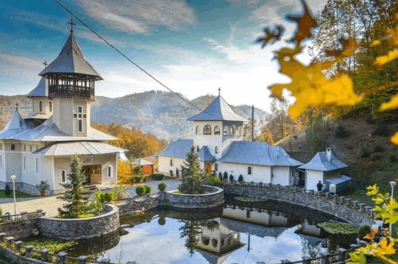 De ce merită să vizitezi Mănăstirea Izbuc. Locul unic din Europa cu un izvor tămăduitor