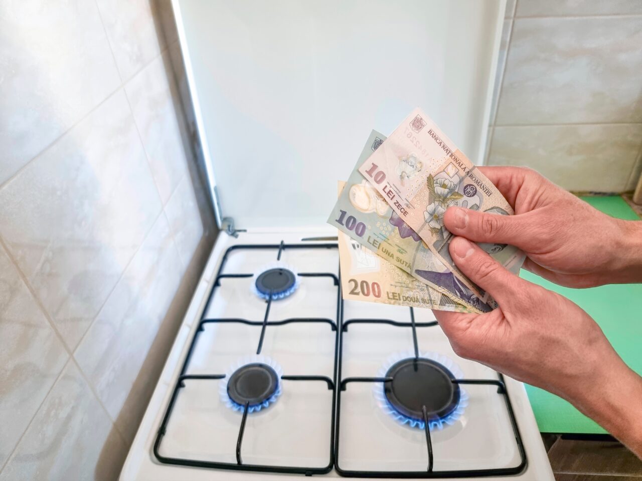 Cât ai putea plăti la factura la gaze de la 1 aprilie 2026, dacă va fi eliminată plafonarea de 0,31 lei/kWh