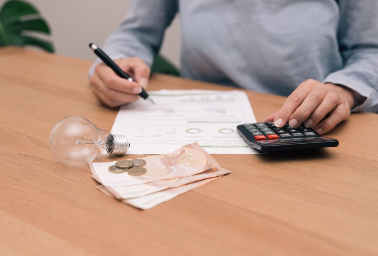 Cât plătește la factura de energie o româncă stabilită în Malaga. „În apartament e un frig de mori”