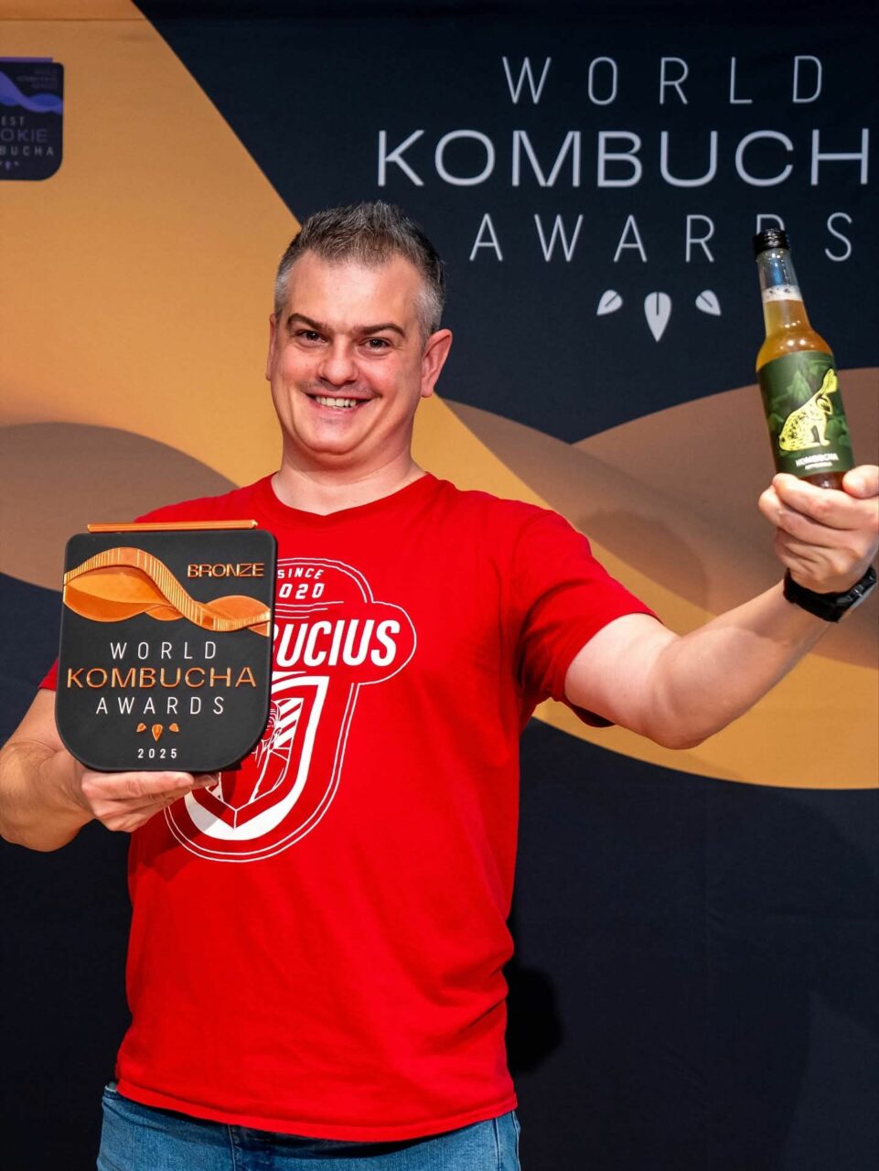 Medic din Târgu Mureș, afacere de succes cu kombucha, o băutură din ceai verde fermentat. A obținut deja și o medalie internațională