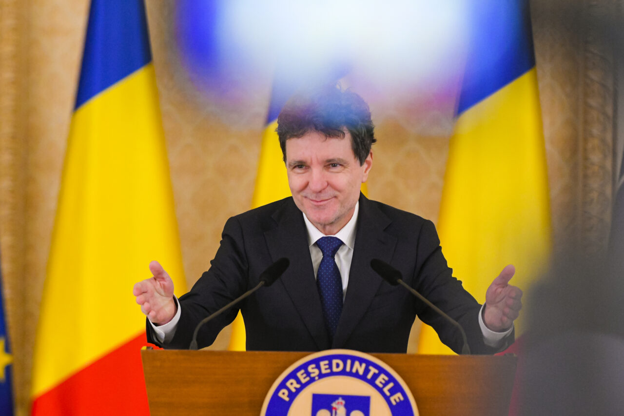Ce a spus Nicușor Dan despre afirmația că „nu umblă teleleu prin lume”, după refuzul de a merge la Davos. „Înseamnă să nu mai facem lucruri de formă”