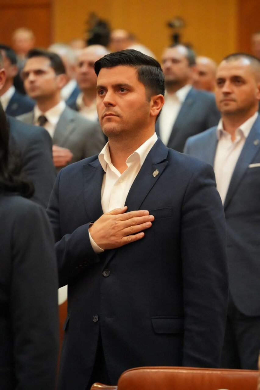 Povestea incredibilă a îmblânzitorului de cai din Parlamentul României. Deputatul a mers călare 350 km până la Alba iulia