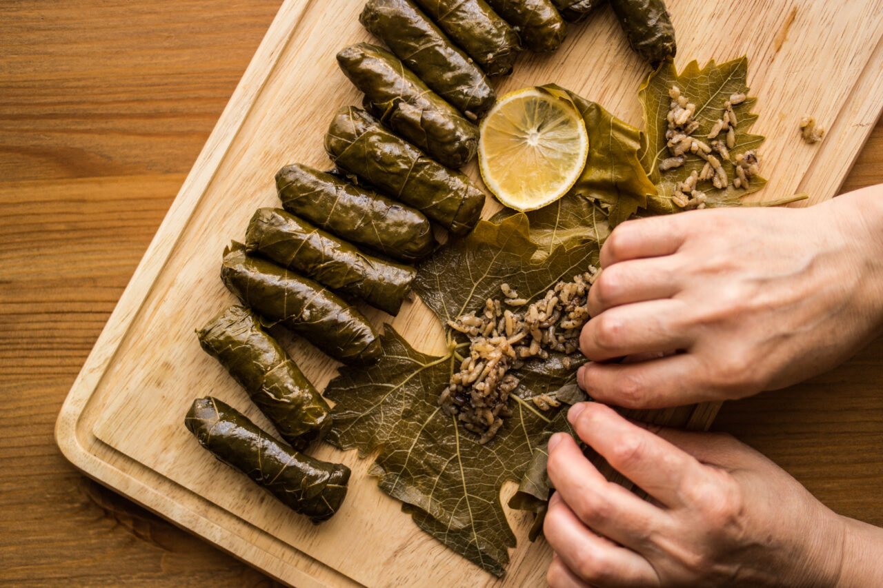 Cum să pregătești Dolmades, cele mai gustoase sarmale grecești. Ingredientele simple care oferă un gust autentic