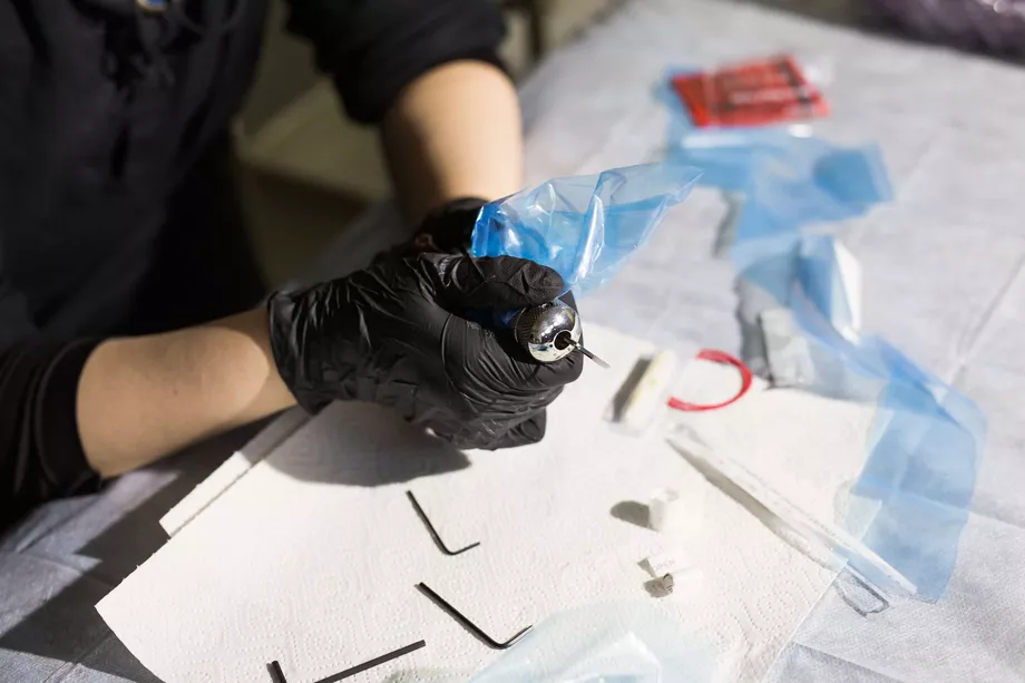 Unul din zece europeni are tatuaje, dar ce a pățit acest bărbat i-a lăsat pe medici fără cuvinte. Cazul surprinzător din presa finlandeză