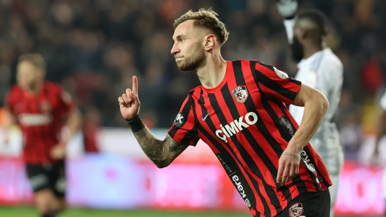 Denis Drăguș este în Antalya și semnează contractul. Ar putea debuta în meciul cu FC Argeș