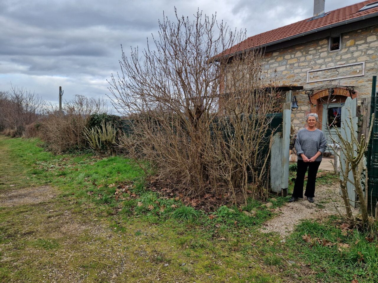 Ce a pățit o femeie care și-a dat toate economiile de o viață pe o casă. Vrea să se mute urgent de acolo