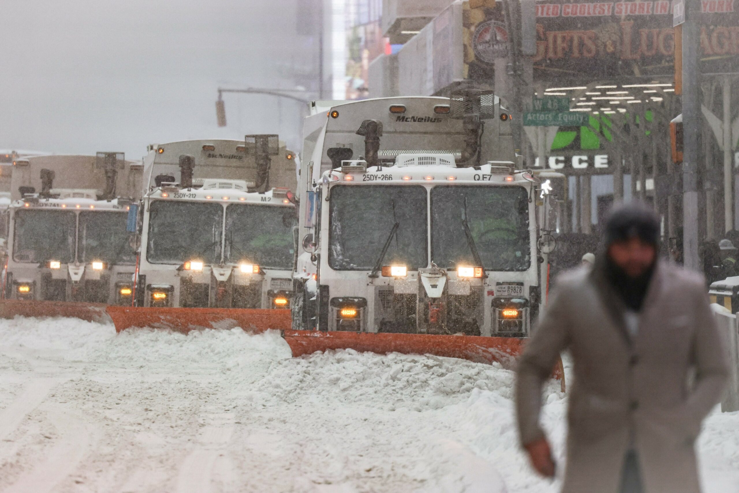 Ca în pandemie: furtuna de zăpadă din SUA a închis cele mai multe zboruri de la criza covid încoace. Peste un milion de oameni au rămas fără curent