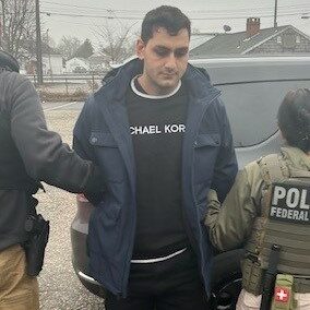 Un român a fost arestat de agenții ICE la Boston. Ce acuzații îi aduc oficialii americani. Minneapolis devine o „zonă de război“