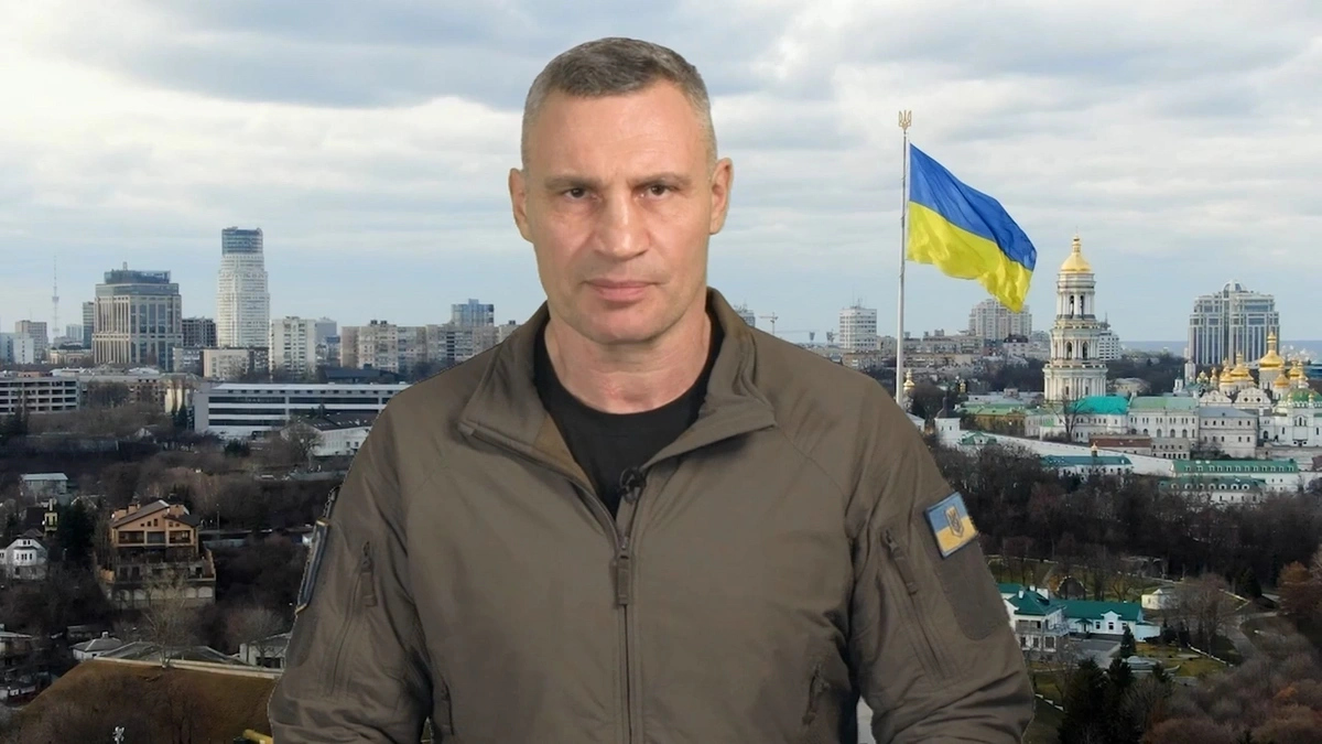 Jumătate din Kiev a rămas fără căldură după atacuri ruse. Primarul le-a cerut locuitorilor să părăsească orașul