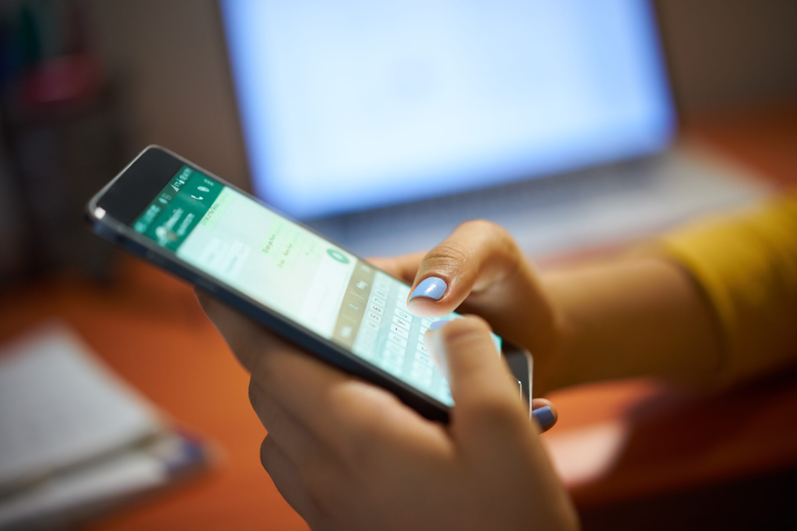 Escrocheria WhatsApp: Mesaje care te pot costa