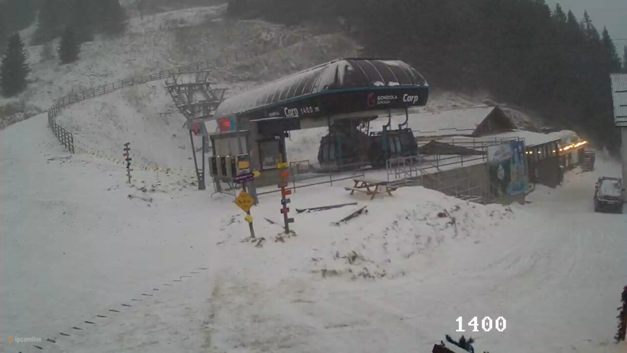 Frigul de noaptea trecută a blocat tot în Valea Soarelui-Sinaia. Instalaţii, ţevi, rezervoare au devenit nefuncţionale la -25 grade