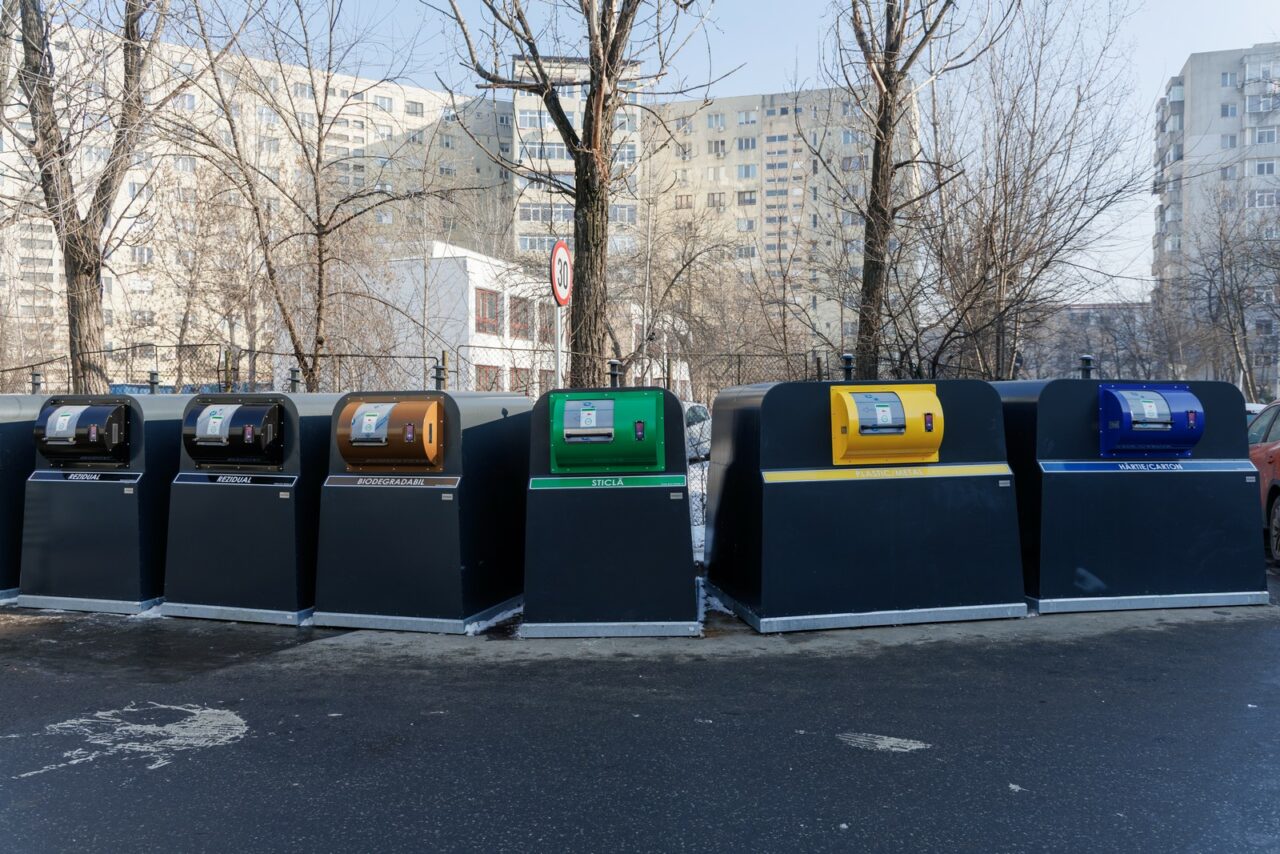 175 de insule ecologice la Iași. Noua regulă introdusă de municipalitate: gunoiul se aruncă doar cu cardul sau telefonul