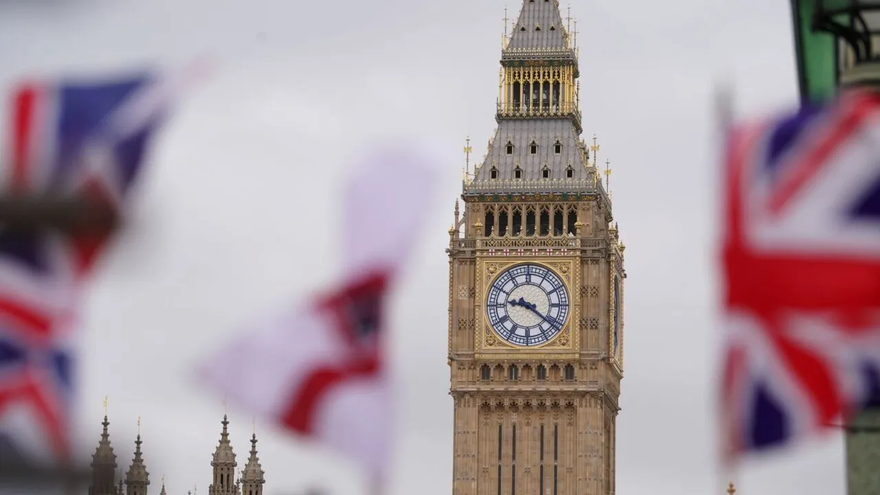 Tot mai mulți români, polonezi și bulgari părăsesc Marea Britanie