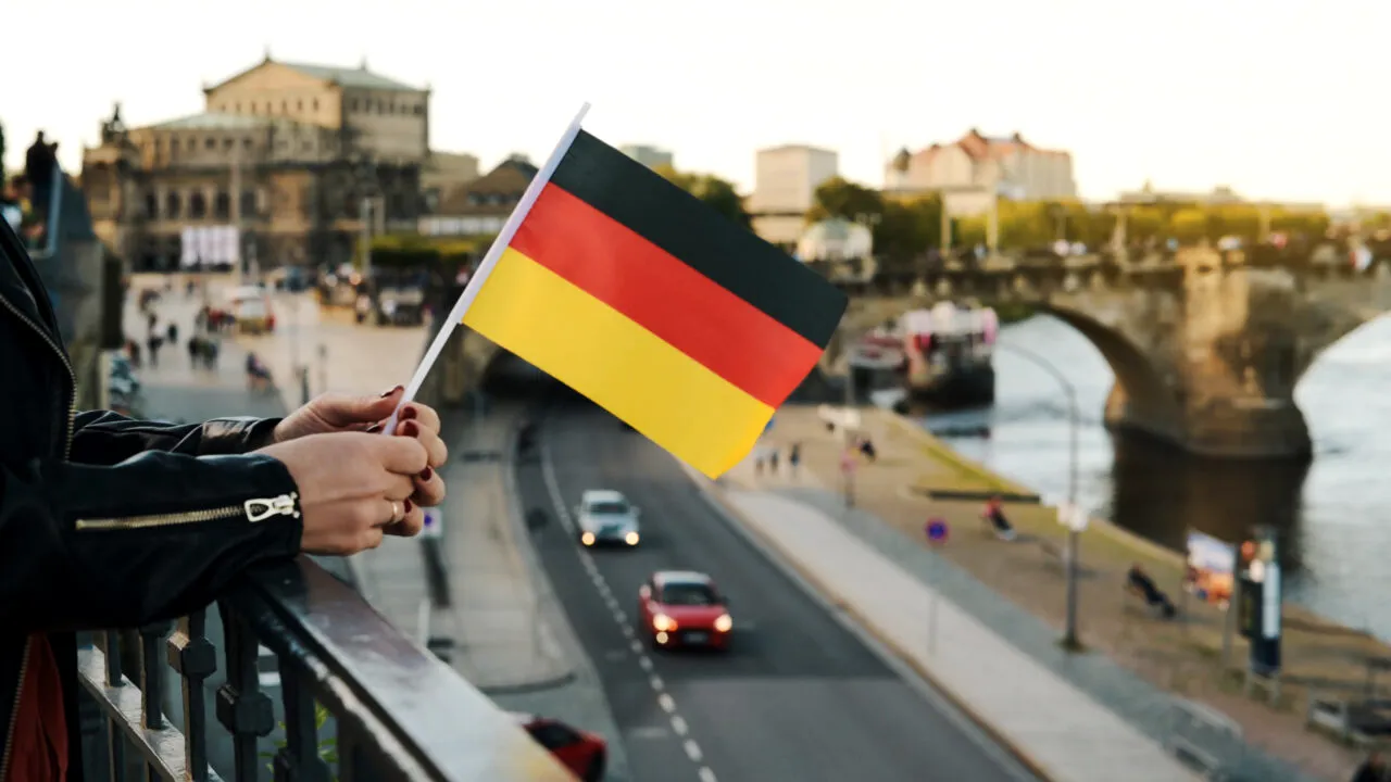 Liderul alianței CDU/CSU, aflată la guvernare în Germania, propune eliminarea articolului din lege care pedepsește insultele aduse politicienilor