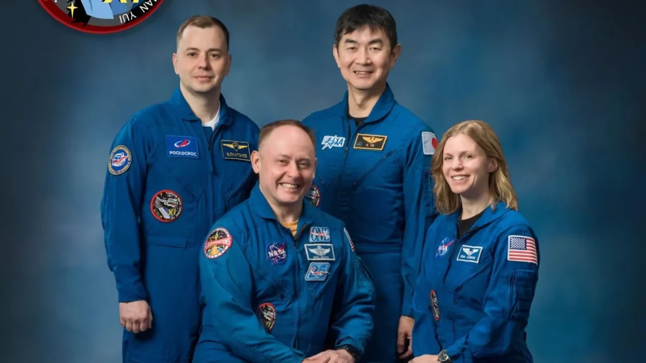  pilotul Mike Fincke și comandantul Zena Cardman de la NASA,  Oleg Platonov de la Roscmosmos și Kimiya Yui de la agenția spațială japoneză JAXA