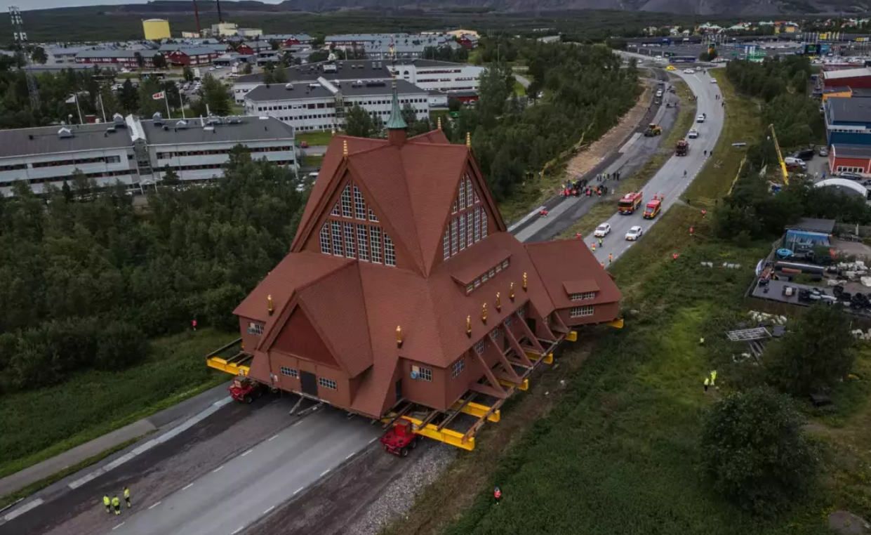 Proiect urbanistic spectaculos și radical. Un orășel european este mutat casă cu casă