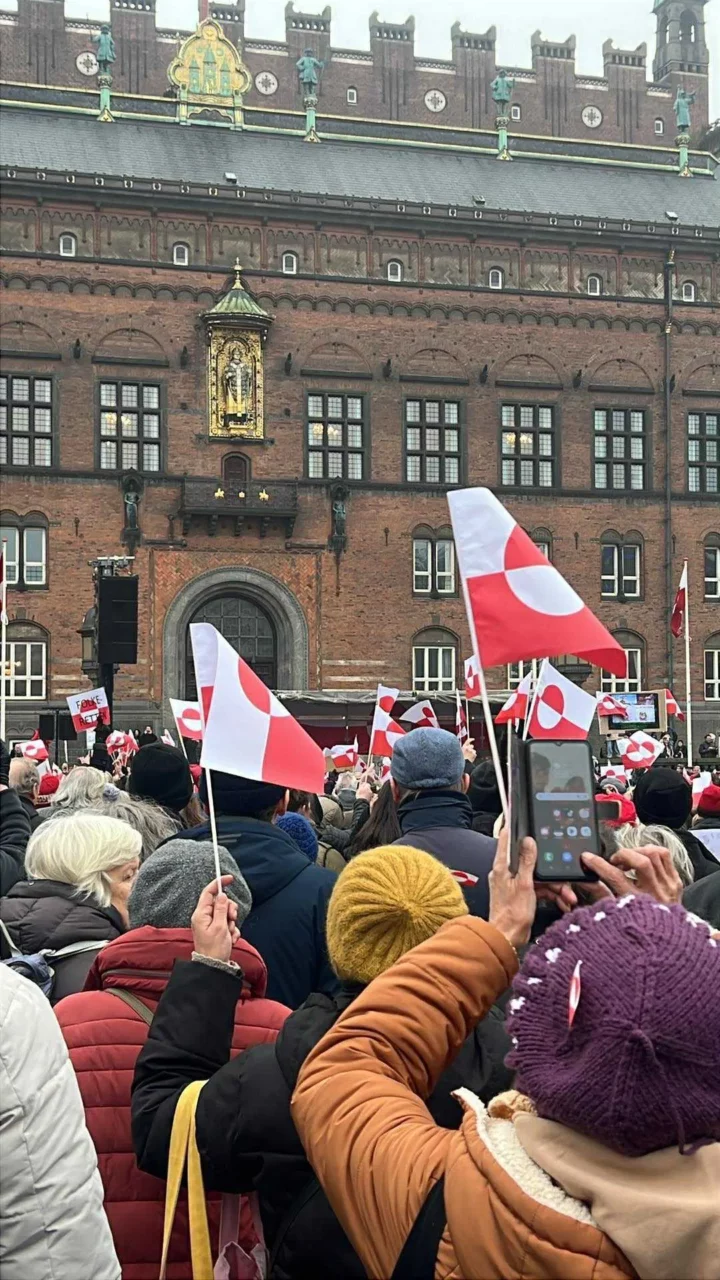 Miting de amploare în Copenhaga, împotriva intențiilor de anexare ale SUA: „Groenlanda aparține groenlandezilor”/ live