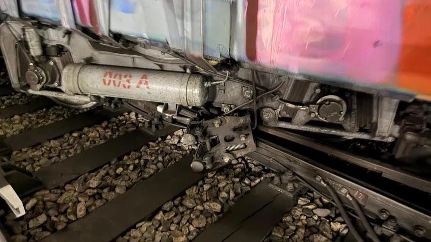 Tentativă de sinucidere la metrou. O femeie s-a aruncat în fața trenului, la stația Constantin Brâncoveanu