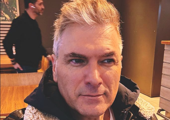 Mircea Radu, fotografie rară alături de mama sa. ”Nu există zi în care să nu deschid ușa pe care am închis-o atunci”