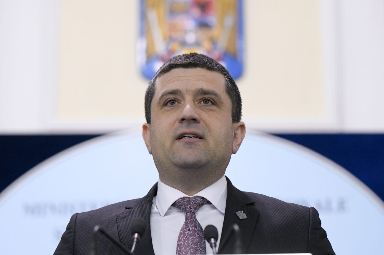 Miruță își pune cenușă în cap în scandalul „Ceaușescu-patriot”. „Admit că puteam să încadrez și să nuanțez mult mai bine”