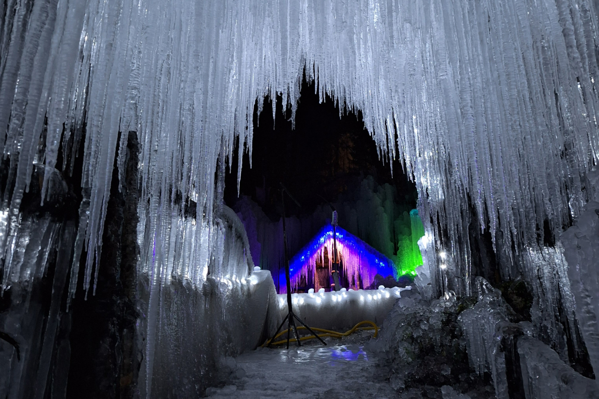 Regatul de gheață din Mojstrana. Cum o simplă idee a transformat un sat într-o adevărată scenă desprinsă din poveștile lui Hans Christian Andersen