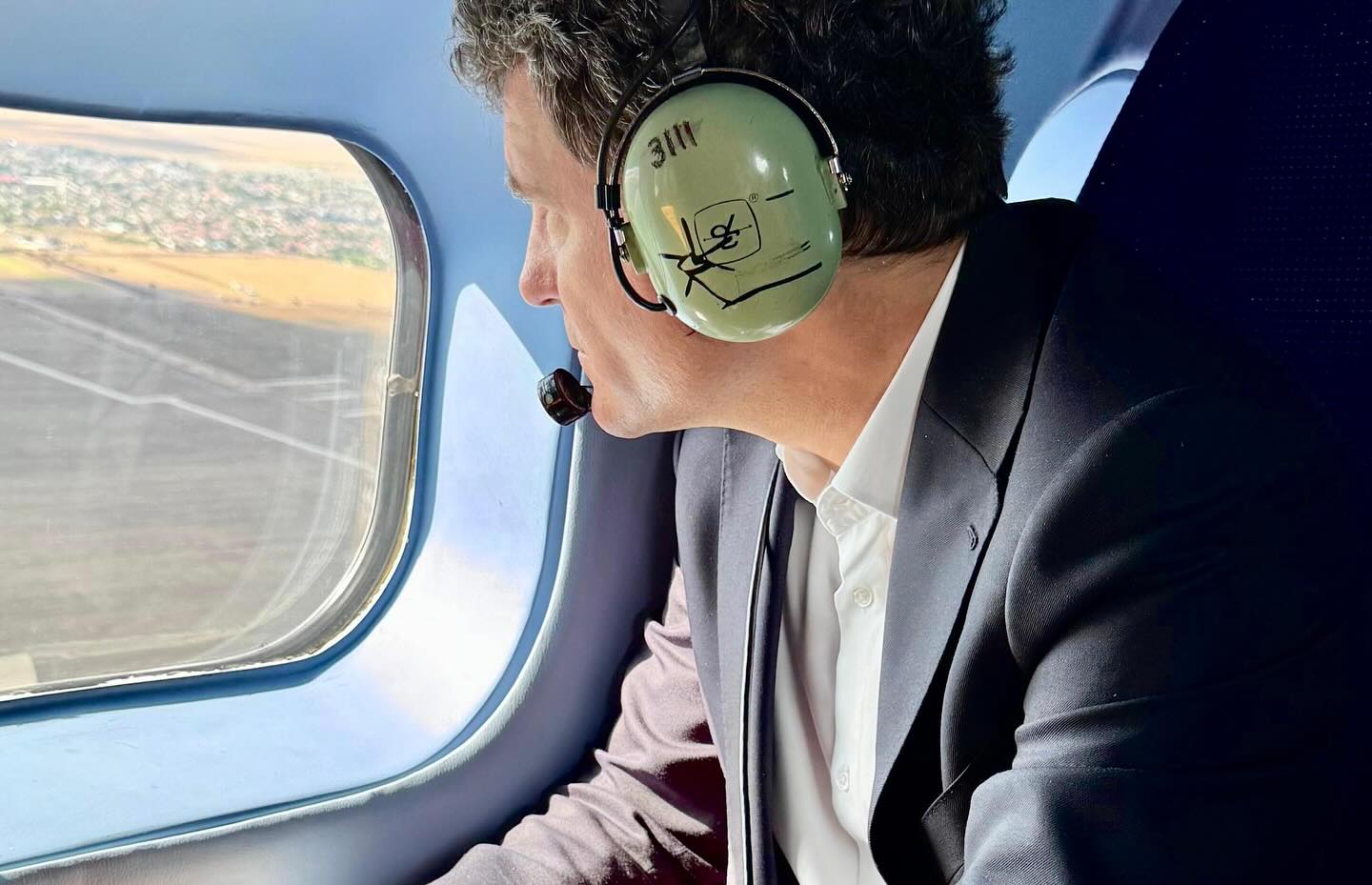 Nicușor Dan, blocat pe aeroportul din Paris