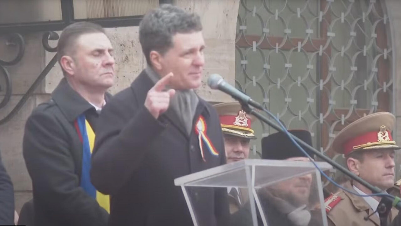 Ce au pățit cei care l-au huiduit pe Nicușor Dan de Ziua Unirii. Amenzi totale de 38.000 de lei și un dosar penal