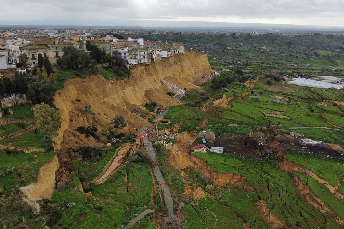 Zona orașului italian Niscemi, devastată de ciclonul Harry, sub risc major de alunecări de teren încă din urmă cu patru ani