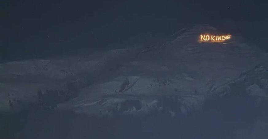 „Fără regi” – mesajul protestatarilor anti-Trump, afișat înainte de sosirea președintelui SUA la Forumul Economic Mondial de la Davos