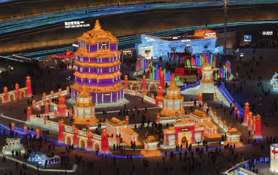 Țara care construiește cel mai spectaculos „Oraș de gheață” din lume în fiecare an