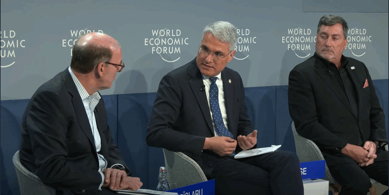 Continua ofensiva româneasca la Davos. Dragoș Pîslaru, ministrul Fondurilor Europene, s-a intalnit cu directorul unei agentii imobiliare și cu CEO-ul uei firme producătoare de termopane