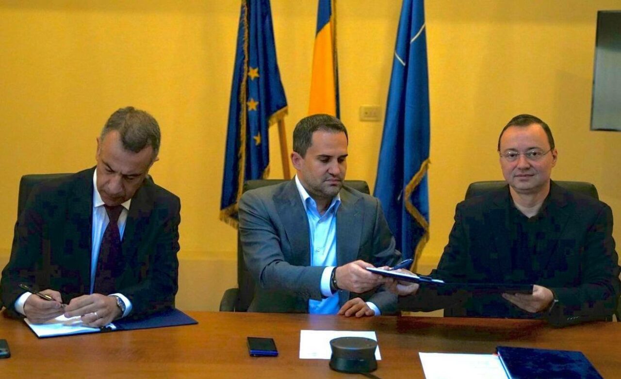 Ministrul Transporturilor anunță că CNAIR a semnat, astăzi, contractul pentru construcția lotului 3 al Drumului Expres Arad-Oradea